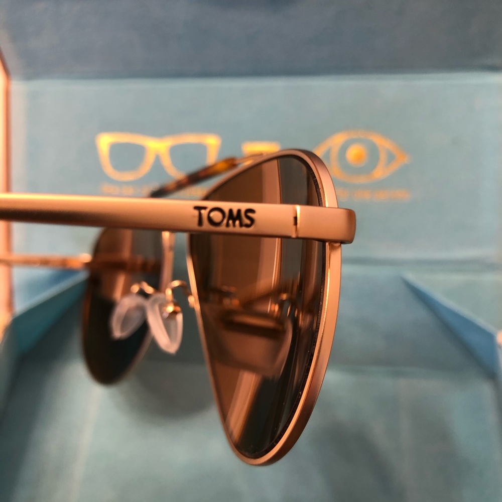 TOMS 60mm Blue Lens Sunglasses NWT - Picture 12 of 13